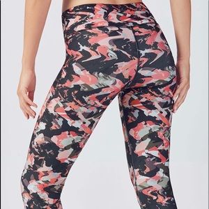Fabletics Mid-Rise Printed PowerHold Capri
